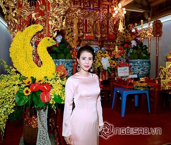 Á hậu Thanh Hải chúc mừng Hoài Linh  khánh thành nhà thờ Tổ Nghiệp 0 Á hậu Thanh Hải, Doanh nhân Trần Thị Thanh Hải, Trần Thị Thanh Hải, Á hậu Thanh Hải cúng tổ nghề, Sao Việt