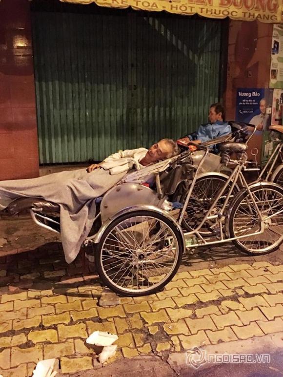 Người mẫu ngọc trinh,nữ hoàng nội y ngọc trinh,ngọc trinh phát quà trung thu