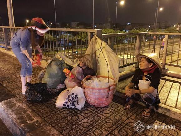 Người mẫu ngọc trinh,nữ hoàng nội y ngọc trinh,ngọc trinh phát quà trung thu