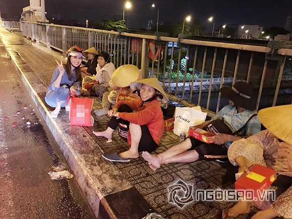 Người mẫu ngọc trinh,nữ hoàng nội y ngọc trinh,ngọc trinh phát quà trung thu