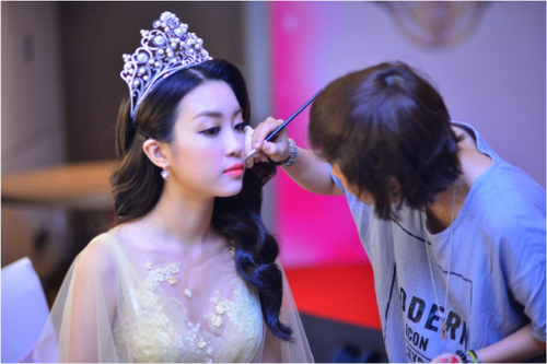 Đỗ Mỹ Linh, Hoa hậu Đỗ Mỹ Linh, Sắc Ngọc Khang, Sao Việt