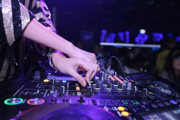 Võ Hoàng Yến, Võ Hoàng Yến tham dự Ultra Singapore, Sao Việt, EDM music festival Ultra Singapore