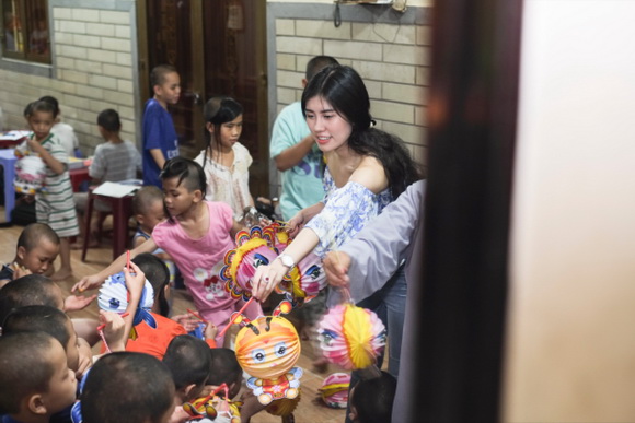 emily-hong-nhung-159-10-ngoisao 0 Emily Hồng Nhung, Hoa khôi Emily Hồng Nhung, Sao Việt, Trung thu