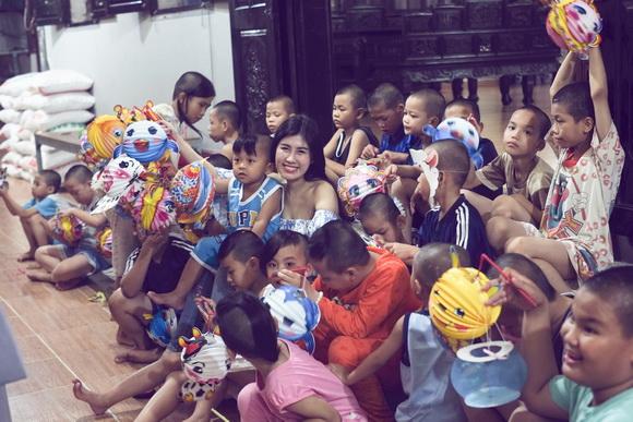 emily-hong-nhung-159-2-ngoisao 6 Emily Hồng Nhung, Hoa khôi Emily Hồng Nhung, Sao Việt, Trung thu