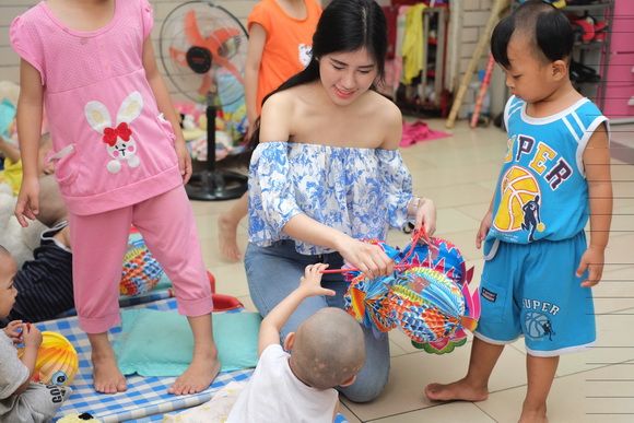 emily-hong-nhung-159-6-ngoisao 3 Emily Hồng Nhung, Hoa khôi Emily Hồng Nhung, Sao Việt, Trung thu