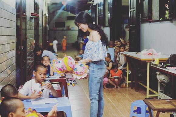 emily-hong-nhung-159-9-ngoisao 1 Emily Hồng Nhung, Hoa khôi Emily Hồng Nhung, Sao Việt, Trung thu