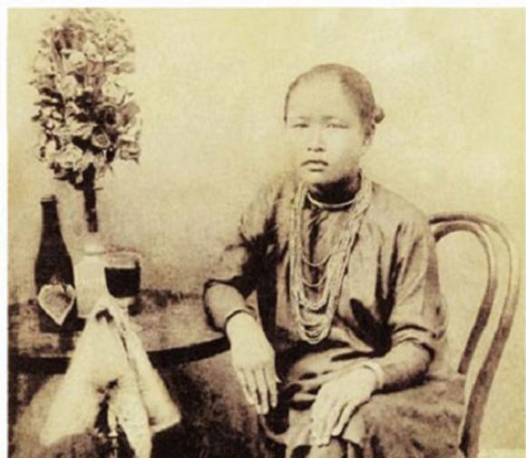 Cô Ba Xà Bông, Hoa hậu Việt đầu tiên được in hình trên tem, Cô ba Thiệu, Mỹ nhân Sài Gòn xưa