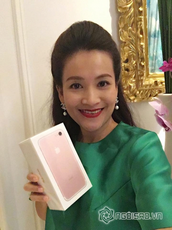 Vợ Bình Minh, Bình Minh tặng iphone 7 cho vợ, Bình Minh và vợ,