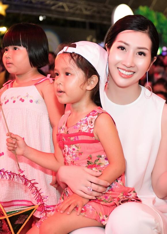 dang-thanh-mai-169-8-ngoisao 11 Đặng Thanh Mai, Emily Hồng Nhung, Sao Việt