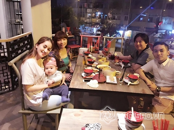 Khánh Thi, Khánh Thi và bố mẹ chồng, Khánh Thi đi ăn với gia đình Phan Hiển, bố mẹ Phan Hiển, sao Việt 