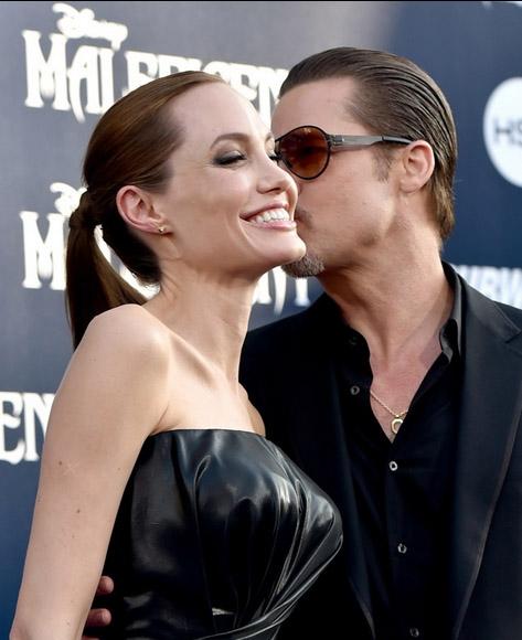 sao Hollywood,Angelina Jolie ly dị,khoảnh khắc tình tứ của vợ chồng Brad Pitt,tiên đồng ngọc nữ Hollywood