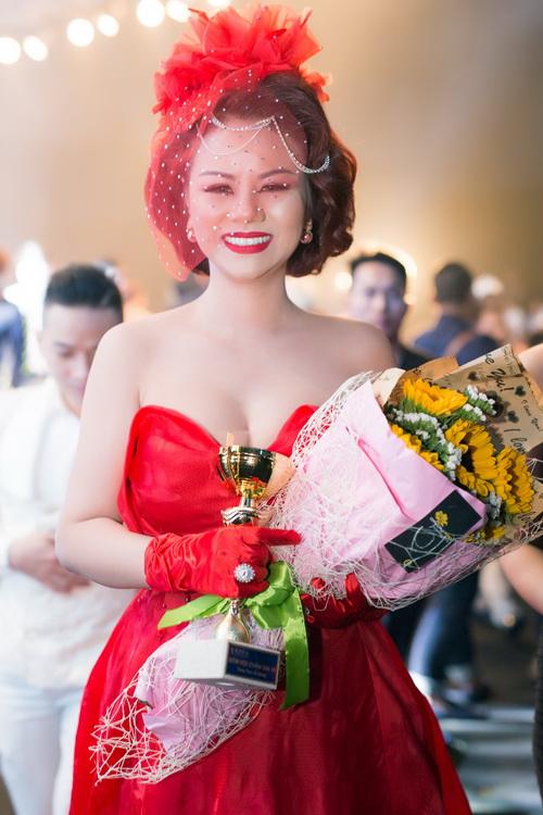 Mrs Vietnam Ao dai in USA, Hoa hậu Vivian Văn, Vivian Văn, Sao Việt