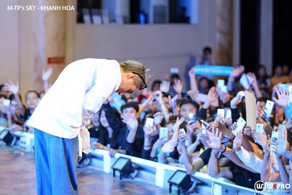 Họp fan Sơn Tùng M-TP, Trà Xanh Không Độ, Sơn Tùng M-TP, giải nhiệt cuộc sống