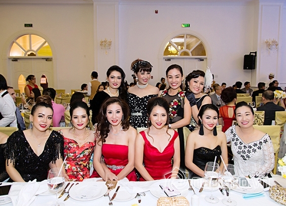 Doanh nhân Phan Thị Thu Thủy tự tin trong đêm Thời Trang và Phong cách 0 Doanh nhân Phan Thị Thu Thủy, Doanh nhân Thân Thiện Phan Thị Thu Thủy, Phan Thị Thu Thủy, Doanh nhân Thu Thủy