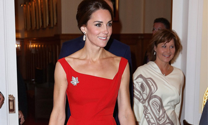 sao Hollywood,Công nương Kate,Kate Middleton,Kate Middleton gợi cảm hiếm thấy,Kate Middleton diện váy xẻ