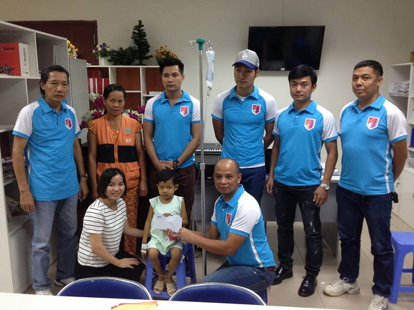 V-Stars Club, Câu lạc bộ V-Stars, V-Stars Club làm từ thiện