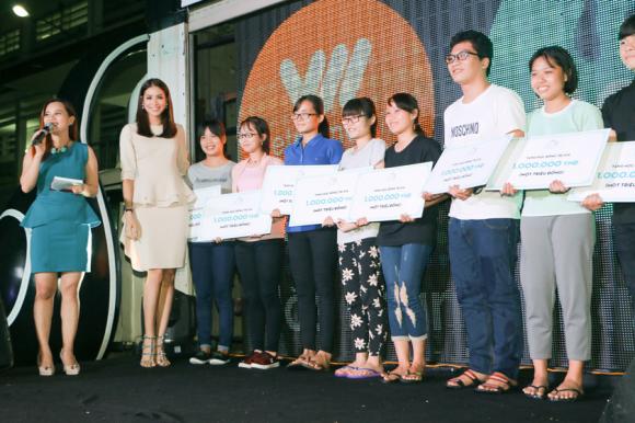 Ca sĩ Đức Tuấn và Hoa hậu Phạm Hương 8 sao việt, đức tuấn, ca sĩ đức tuấn, hoa hậu phạm hương, ca sĩ đức tuấn và hoa hậu phạm hương