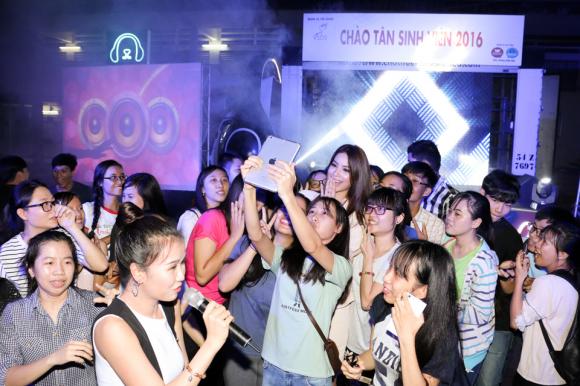 Ca sĩ Đức Tuấn và Hoa hậu Phạm Hương 4 sao việt, đức tuấn, ca sĩ đức tuấn, hoa hậu phạm hương, ca sĩ đức tuấn và hoa hậu phạm hương