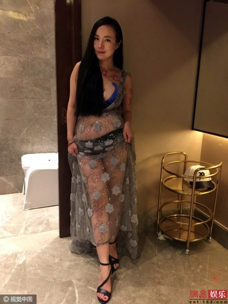 sao Hoa ngữ,Can Lộ Lộ,Can Lộ Lộ khoe thân,Can Lộ Lộ mặc xuyên thấu