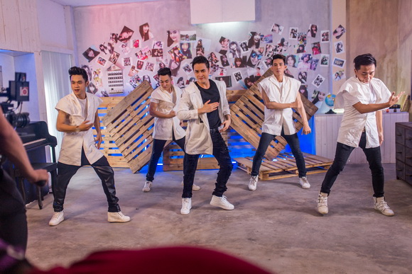 nhat-tinh-anh-1410-19-ngoisao 1 Nhật Tinh Anh, Single Be your love, Sao Việt