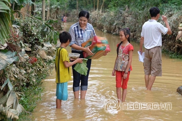 sao Việt, sao Việt làm từ thiện, sao Việt giản dị làm từ thiện, Phan Anh, Hồ Ngọc Hà