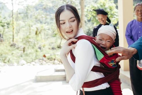 bau-hoa-1910-1-ngoisao.vn-w490-h327 8 Bầu Hòa, Sao Việt làm từ thiện, MC Phan Anh, Sao Việt