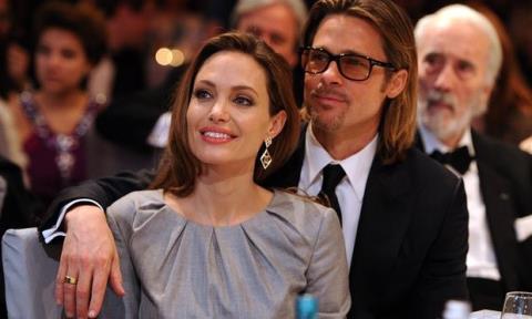 sao ngoại,  Angelina Jolie,  Angelina Jolie và Brad Pitt, Angelina Jolie và Brad Pitt ân ái tay ba, đời sống tình dục Angelina Jolie và Brad Pitt