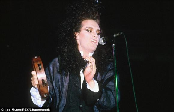 Pete Burns, Pete Burns qua đời, ca sĩ nghiện dao kéo, ca sĩ chuyển giới