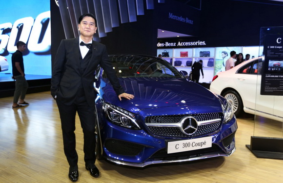 hoa-hau-ky-duyen-2810-6-ngoisao.vn-w580-h375 1 Hoa hậu Kỳ Duyên, Hồ Hoài Anh, Triển lãm Ô tô Quốc tế Việt Nam 2016, Sao Việt