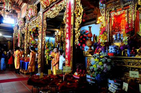 sao việt, hoài linh, nhà thờ hoài linh, bữa ăn của hoài linh, cuộc sống của hoài linh, nhà hoài linh