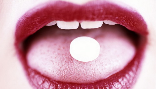 phu-kien-lam-dep-311-1-ngoisao.vn-w500-h286 5 phụ kiện của phái đẹp, Ví thời trang Color Block, Viên uống Hoa Thiên