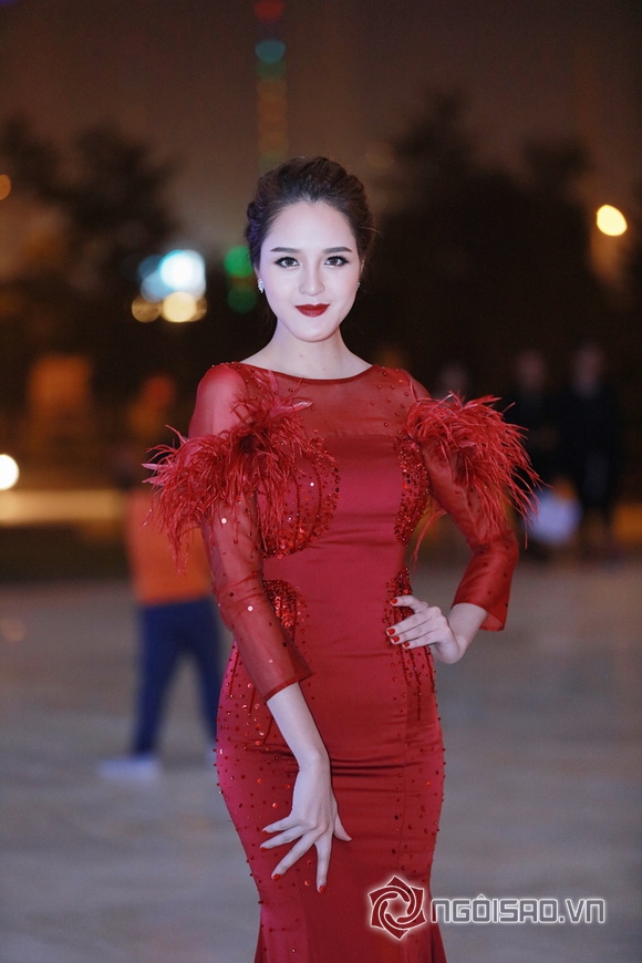 Dàn sao việt,tuần lễ thời trang,hoa hậu ngọc hân, sao viet, Vietnam International Fashion Week Thu Đông, thảm đỏ sao việt, ntk xuân lê