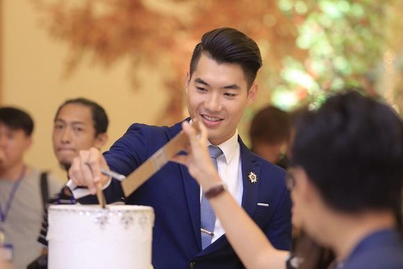 Simon Tứ, diễn viên Khánh Hiền, Đám cưới Khánh Hiền