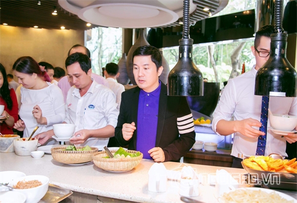 bau-hoa-vest-den-811-ngoisao.vn-w580-h396 0 Bầu Hoà, nam vương quốc tế Nguyễn Hải Quân, Nguyễn Hải Quân, Sao Việt