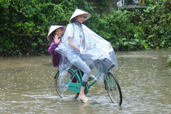 Hoa hậu phạm hương,hoa hậu hoàn vũ việt nam,phạm hương làm từ thiện