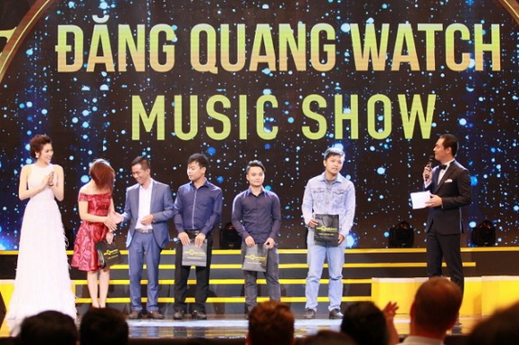 dang-quang-watch-1411-9-ngoisao.vn-w580-h386 1 MC Phan Anh, Đăng quang watch, Đồng hồ Đăng Quang