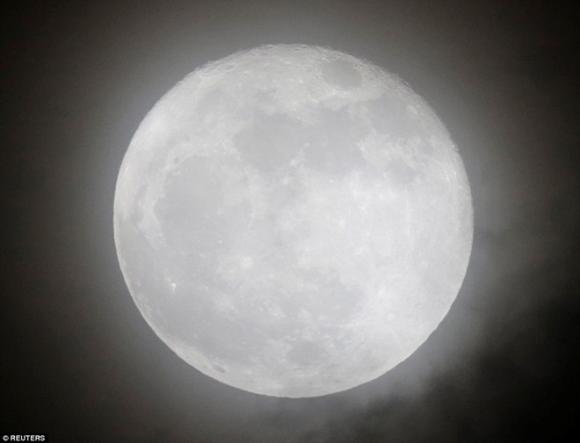 siêu trăng, siêu trăng lớn nhất 70 năm trở lại đây, hiện tượng siêu trăng, xem siêu trăng tại Hà Nội