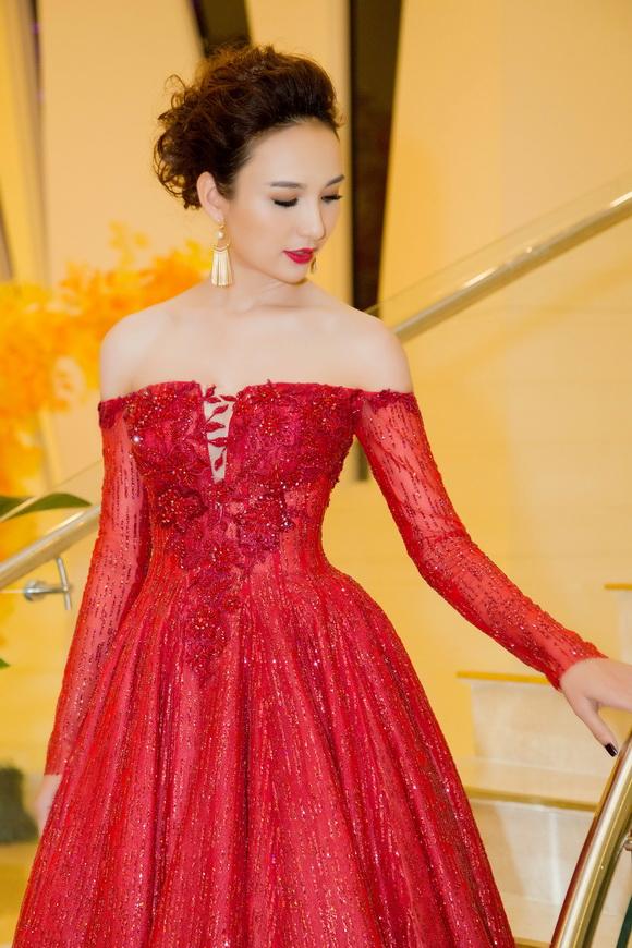 Hoa hậu ngọc diễm,hoa hậu du lịch ngọc diễm,ngọc diễm đỏ rực