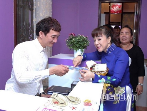 Phương Hồng Thủy, Tuấn Hà Lan, Spa Tuấn Hà Lan