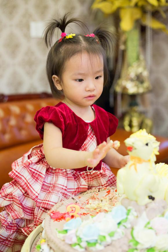 Bùi Thị Hà, Hoa hậu Bùi Thị Hà, Con gái hoa hậu Bùi Thị Hà, Sao việt