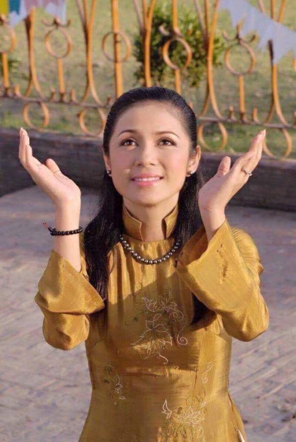 Việt Trinh, diễn viên Việt Trinh, Việt Trinh áo dài