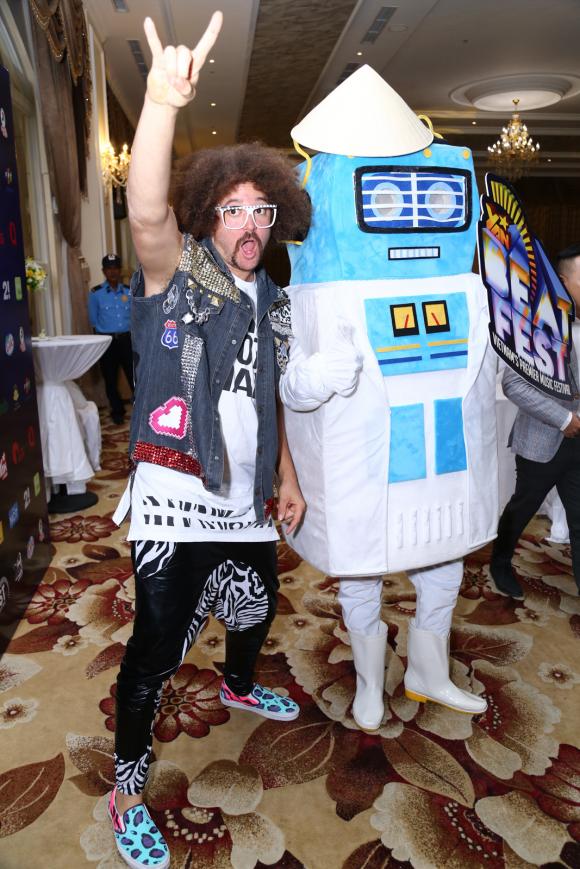 'Ông hoàng nhạc rock' Redfoo, Redfoo, sao ngoại, sao đến việt nam