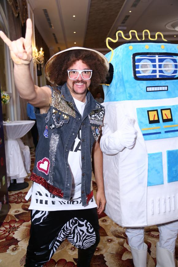 'Ông hoàng nhạc rock' Redfoo, Redfoo, sao ngoại, sao đến việt nam