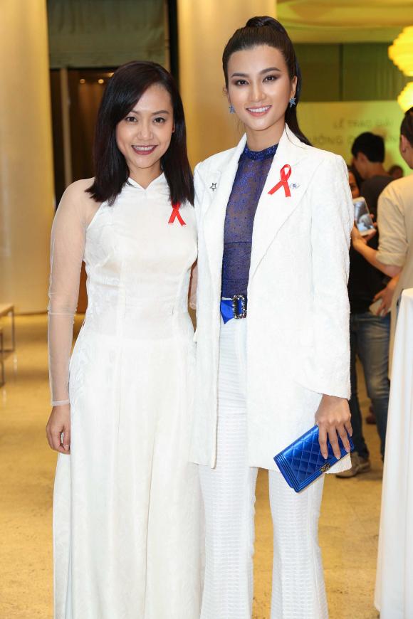 Ngọc Thanh Tâm, Văn Mai Hương,  Dải băng đỏ 2016