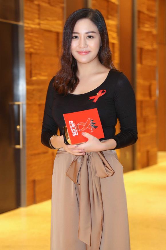 Ngọc Thanh Tâm, Văn Mai Hương,  Dải băng đỏ 2016