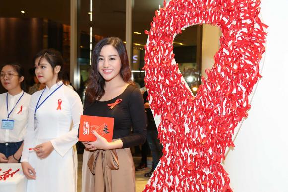 Ngọc Thanh Tâm, Văn Mai Hương,  Dải băng đỏ 2016