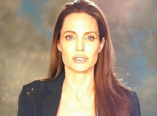 Angela Jolie , Angela Jolie hút thuốc lá thay cơm, Angela Jolie ly hôn Brad Pitt, Angela Jolie tiều tụy