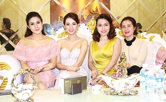 MC Quỳnh Chi bất ngờ đến dự khai trương Thẩm mỹ viện Avera đẳng cấp bậc nhất  Hà Tĩnh 3