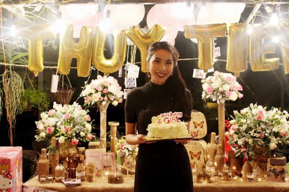 Thủy Tiên, nữ ca sĩ Thủy Tiên, sinh nhật Thủy Tiên, FC tổ chức sinh nhật cho Thủy Tiên