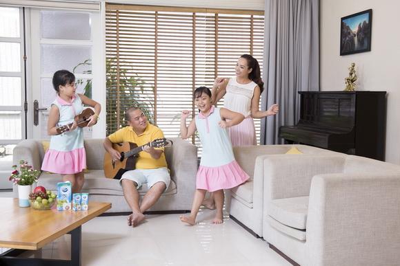 sao-viet-va-cac-con-212-9-ngoisao.vn-w580-h387 0 Minh Khang – Thúy Hạnh, Lý Hải - Minh Hà, Phan Anh, Sao Việt